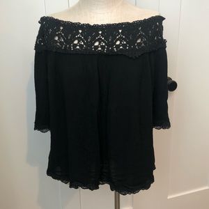 Black Flowy Off the shoulder top - sz L